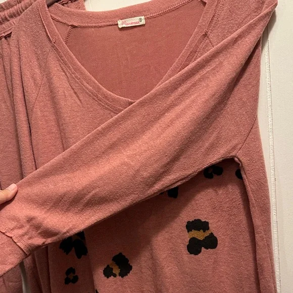 Women's Coral Leopard Print Pajama Set - Picture 7 of 15